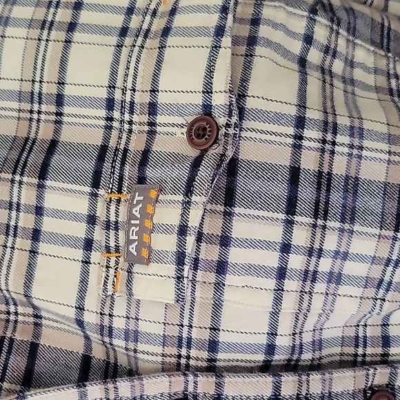 Ariat Western Cowgirl Plaid Button Shirt Thick Soft Flannel Work Top Casual S - Picture 4 of 10